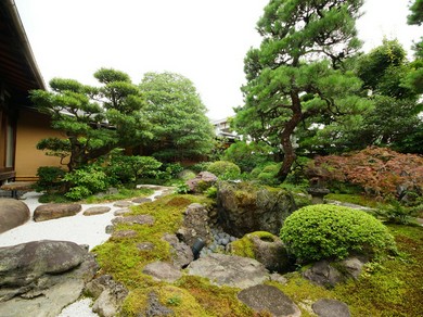 四季の風景と共に季節のコースを楽しむ