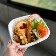 メニュー例
・オムライス
・国産鶏の塩麹揚げ
・エビフライ
・無農薬レタスのサラダ、自家製ドレッシング
・自家製マヨネーズのポテトサラダ
・オーガニック人参のキャロットラペ