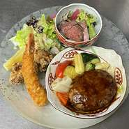 ハンバーグ
唐揚げ
エビフライ
ご飯、コーヒーor紅茶