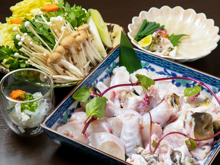 〆の雑炊まで大満足!贅沢な冬の味覚を堪能できる『ふぐ鍋』