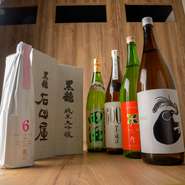 全国から取り揃えた５０種類以上の日本酒をご用意しております。そんな日本酒とよく合うお料理を御用意致しております。
