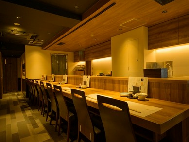 落ち着いた大人の雰囲気で二人の時間を