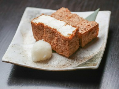 お店手づくりのクリーミーな揚げ豆腐『名物厚揚げ豆富』