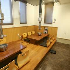 小上がりの座敷席は、気軽な会食やファミリー客にぴったり