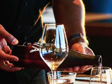 能登牛と日本酒ブランドIWAのペアリングを【登るや】で