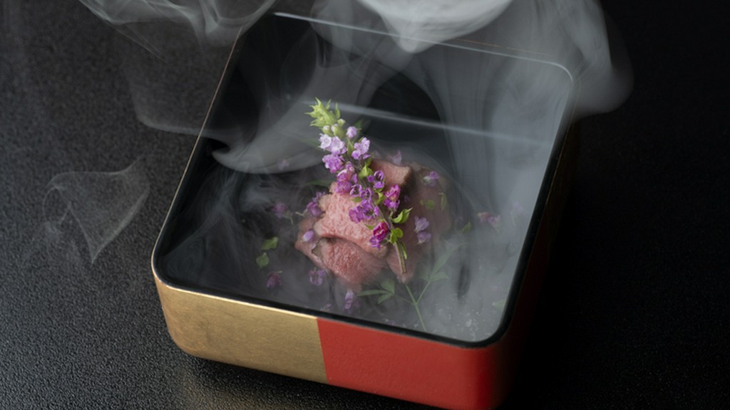 SNS映え必至、圧巻の演出！その場の空気を一変させるような存在感『能登牛たん 玉手箱』