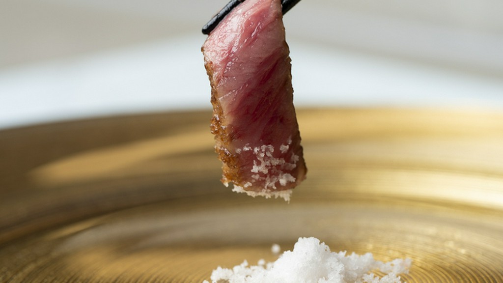 能登牛の良さを最大限。5時間かけて炭火で焼き上げた炭火焼ステーキ『能登牛らむしん 5時間　炭火』