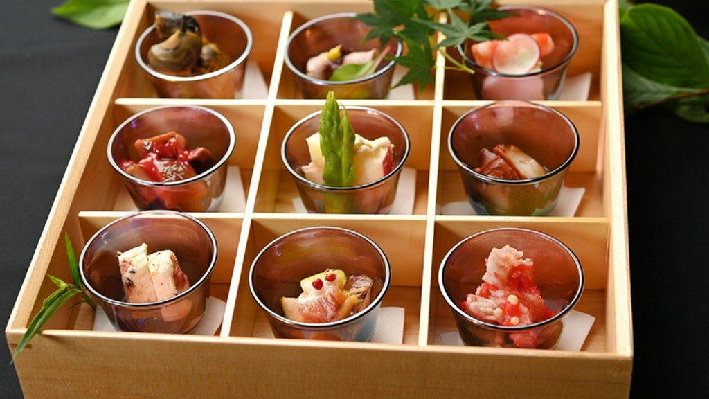 整然と仕切られている箱の中に並ぶ、機知に富んだ味わい『旬の玉手箱 匠膳』