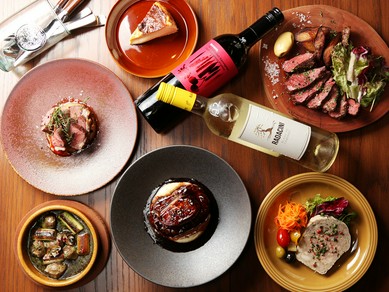 気心の知れた“いつものメンバー”で集まって語り合う一夜