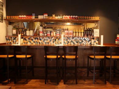 暖色で統一されたお洒落空間です。