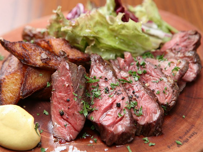 お肉のおいしさを堪能できる『牛ハラミのステークフリット』