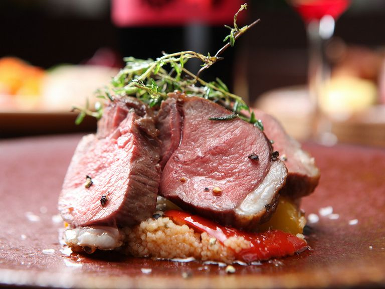 多彩な料理でいただける、プロが選んだ自慢の「お肉」