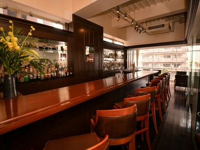 フラリと来店し、食事とお酒をひとり嗜む