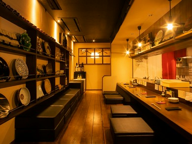フラリと来店し、食事とお酒をひとり嗜む