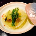 サクサクに揚げたお野菜をあっさり上品なお出汁でどうぞ。