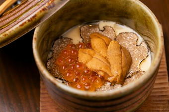 うに・いくらとトリュフの茶碗蒸し