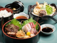 家族で来ても安心！　大人や年配の方でも食べやすい、軽い天ぷらとお刺身の和食御膳です。豚ヒレや牛肉などお肉も少しずつ食べられるのもうれしいポイント。ランチライムは1,450円（税込）とお得に食べられます！