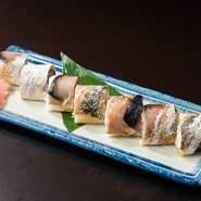 すっぽん鍋は、スープと具材を別々にしてくれるので、和食もタイ料理も、ほとんどの料理がテイクアウト可能です。お店で気兼ねなく食べるのも良いけれど、時間を気にせず自宅でゆっくりと味わうのもいいですね。
