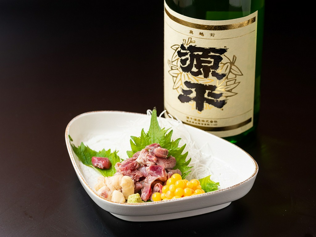 3種類のタイビールと、豊富な銘柄の地酒を取り揃え