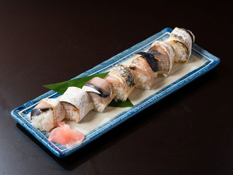 月島源平に受け継がれる、人気の味わい『バッテラ寿司』