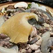 人気のすっぽん１匹コースに贅沢にフカヒレを入れたリピーターの方にもオススメのコース。コラーゲン堪能！