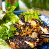 タイの南部スタイルの珍しい『ガイヤーンカミン』を味わって