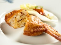 ここでしか食べられない『日本橋店限定 手羽先の蟹肉五目詰め』