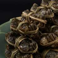 消費税10%、サービス料10%を含む金額です。