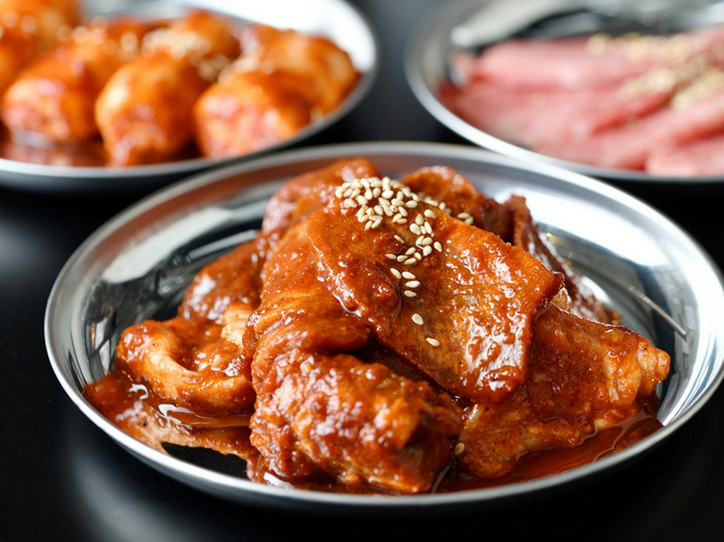 「焼肉ぽんが」と同じキムチ＆ナムルを提供