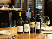 お客様のお好み・ご予算に合わせてご用意致します。
イタリアワイン中心に、各国のワインを取り揃えておりますので、
お気軽にお尋ねくださいませ。