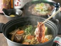 濃く味ついたお肉と卵が絶妙にマッチする『熊本産イノシシの牡丹鍋』