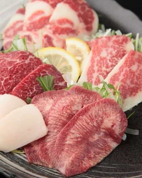 特製しょう油で味わう馬刺し