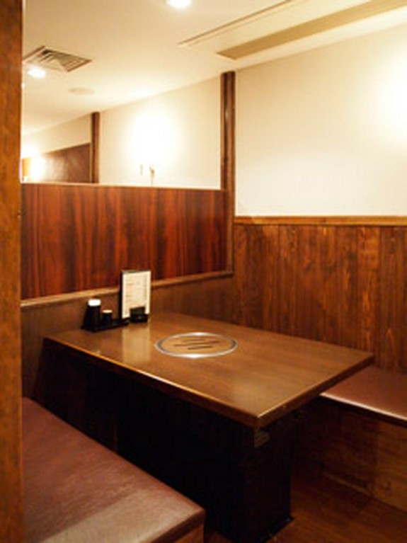 個室でゆったり、心ゆくまでお肉を味わってください