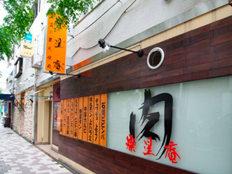 弁天通り、黄色い看板が目印です!