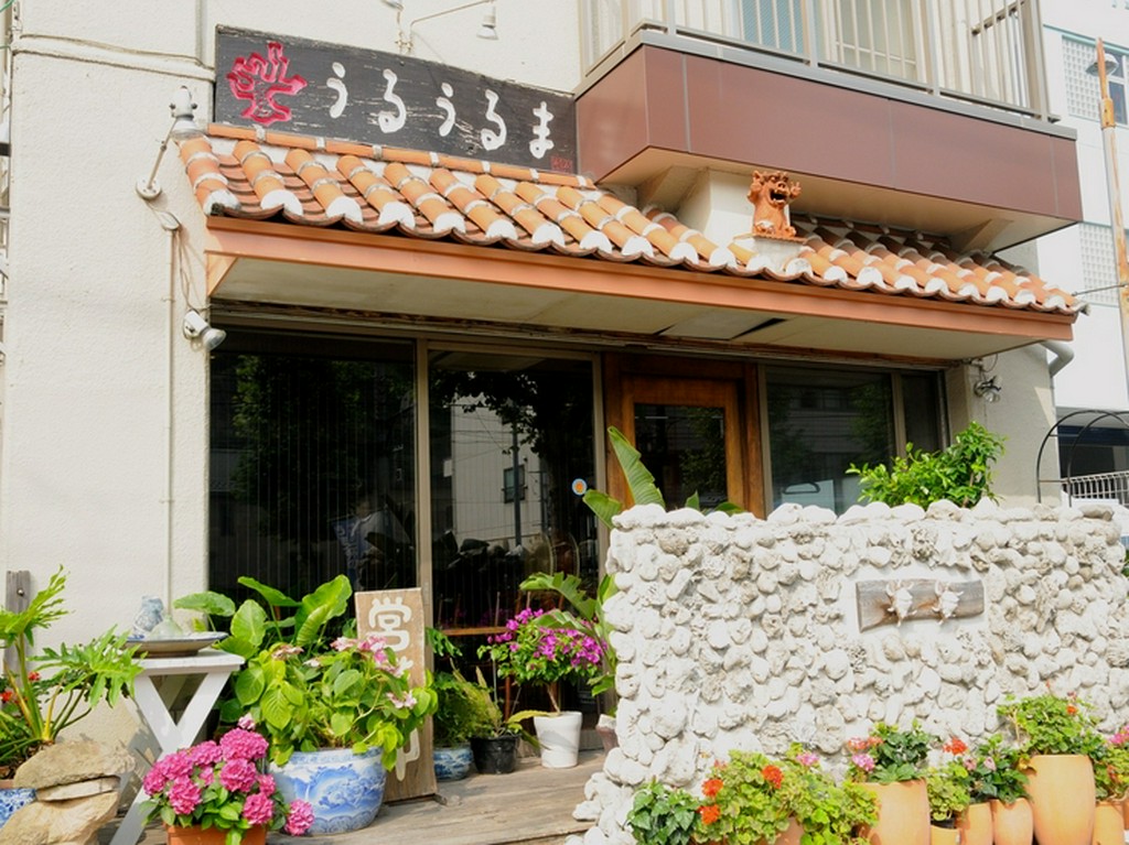入口ではシーサーがお出迎え