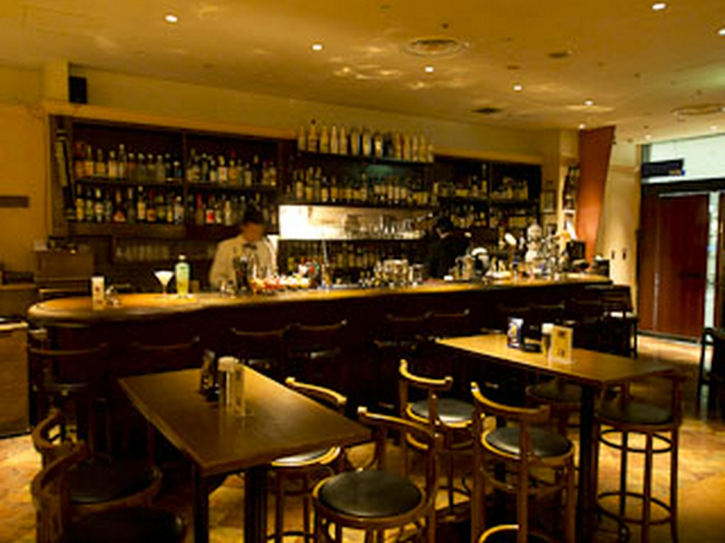 昼と夜で表情の変わるCafeBar