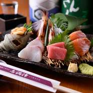 東京と神奈川、2つのルートから鮮魚を仕入れているため【志満津】の刺身は、いつも目を見張る鮮度です。