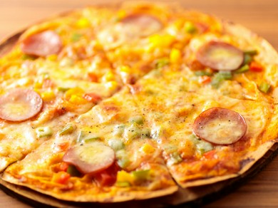 チーズ3種をブレンドした贅沢な『ミックスピザ』