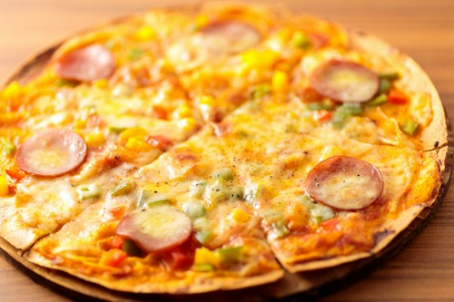 チーズ3種をブレンドした贅沢な『ミックスピザ』