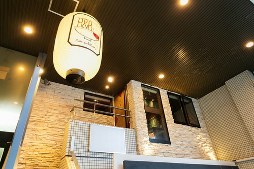 関内駅から徒歩1分！ビル2階のラーメン＆バル