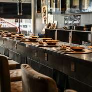 2名様まではカウンター席がおすすめです！目の前でスタッフがお肉を焼きます！