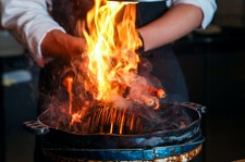 羊肉の概念を変えて見せます！
産地、月齢、育て方、部位による羊の違いをお楽しみください。
