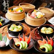 お通し　2～3種類から選べます
前菜　　トマトとアボカドのサラダ
魚料理　サーモンのお刺身
　　　　サーモンのホイル焼き
肉料理　シャモ肉のせいろむ蒸し
メイン　チーズダッカルビ風明石焼
デザート　桜小餅