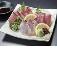 高知県の漁港より獲れたての鮮魚を産地直入しています
天候不良などの事情で鮮魚が入荷できない場合がございますのでご了承ください