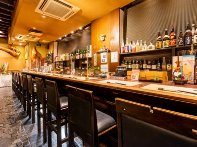 フラリと来店し、食事とお酒をひとり嗜む