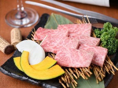 二人の会話も自然と弾む、カジュアルな雰囲気が魅力