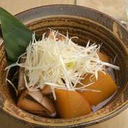 ぶりのうま味が大根にしみしみの一品です。お酒のおつまみにも相性抜群です。ご飯のお供にも最高級の一品です。