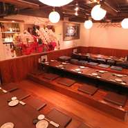 掘りごたつの広々としたテーブル席です。宴会にも。