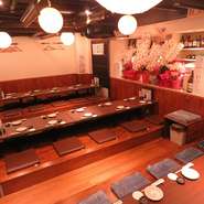掘りごたつの広々としたテーブル席です。宴会にも。
