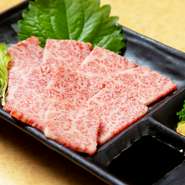 黒毛和牛のお刺身がおすすめです。